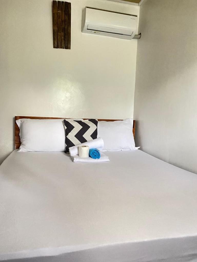 Mil'S Hillside Tourist Inn San Vicente  Bagian luar foto