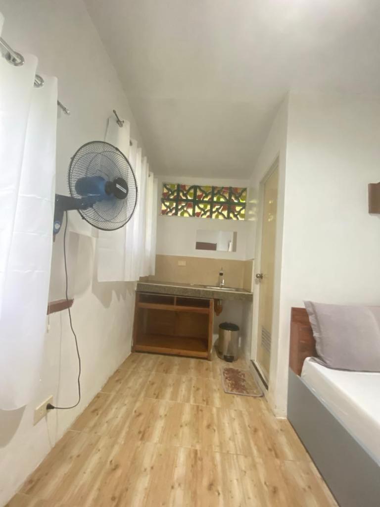 Mil'S Hillside Tourist Inn San Vicente  Bagian luar foto