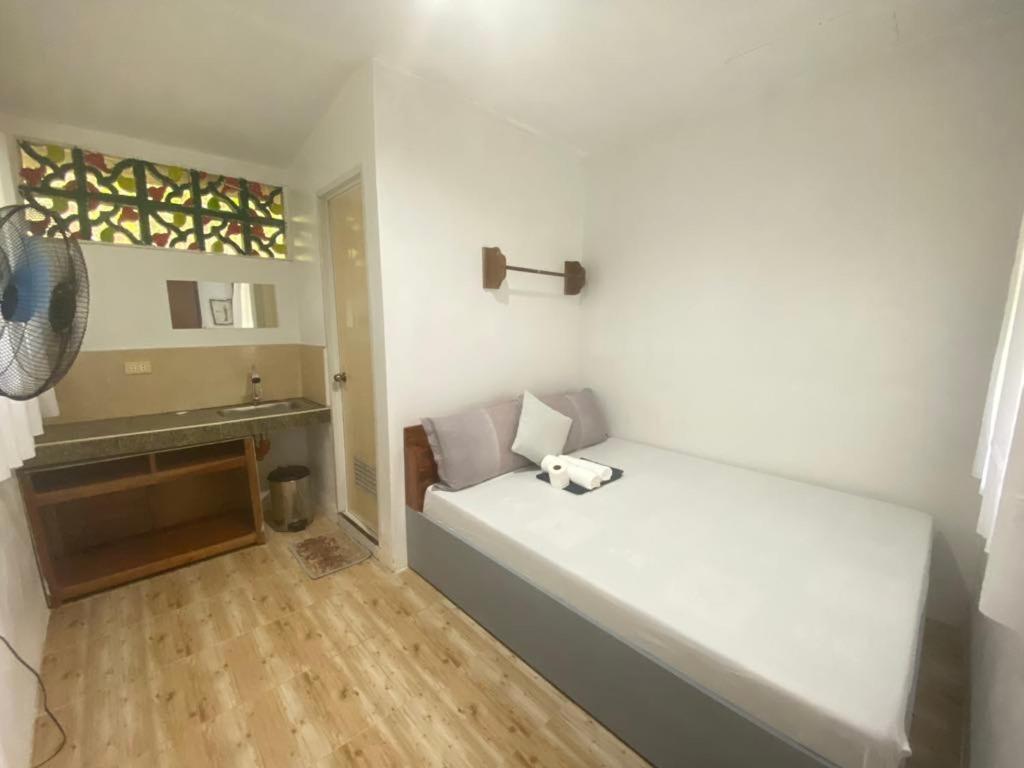 Mil'S Hillside Tourist Inn San Vicente  Bagian luar foto